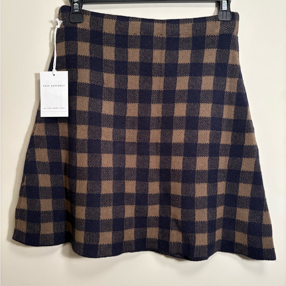 Plaid Flare Mini-Skirt in Navy and Tan